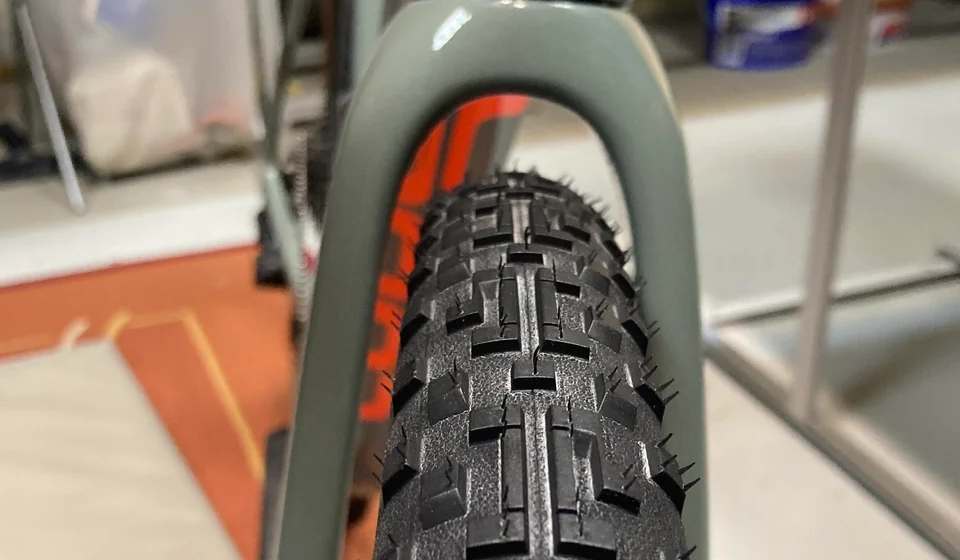 Грязевой зазор у циклокроссовой рамы