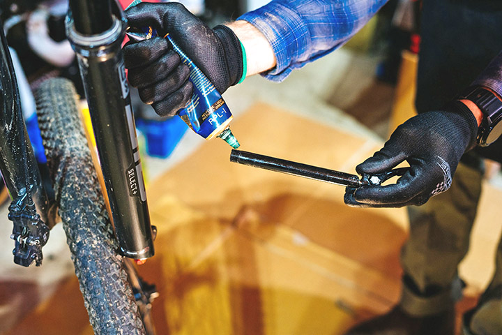 Смазка для велосипеда ― купить велохимию для велосипедов